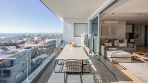 Luxury Penthouse, 2 Bedrooms, Ocean View | Balcony view - Penthouse on B (Cape Town)