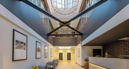 Oaks Wellington Hotel