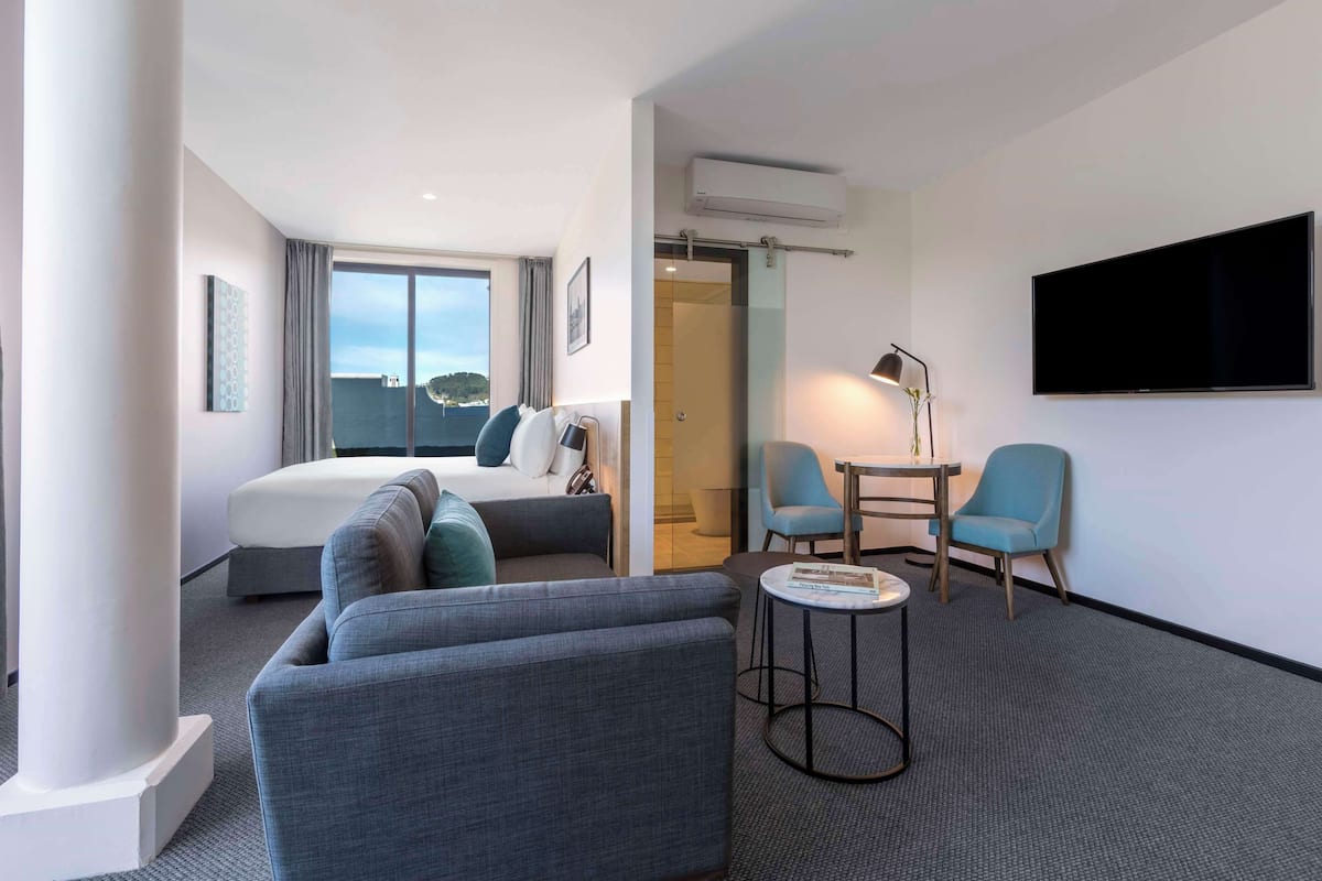 1 bedroom, in-room safe, desk, laptop workspace