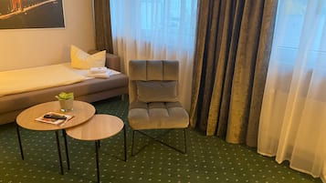 Standard Suite, Private Bathroom (Standard Familienzimmer) | Room amenity