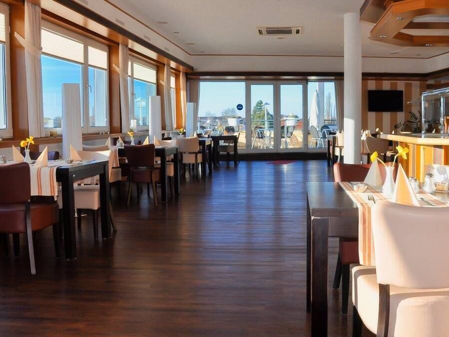 Buffet déjeuner (9.90 EUR par personne)