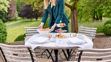 Tägliches großes Frühstück gegen Gebühr