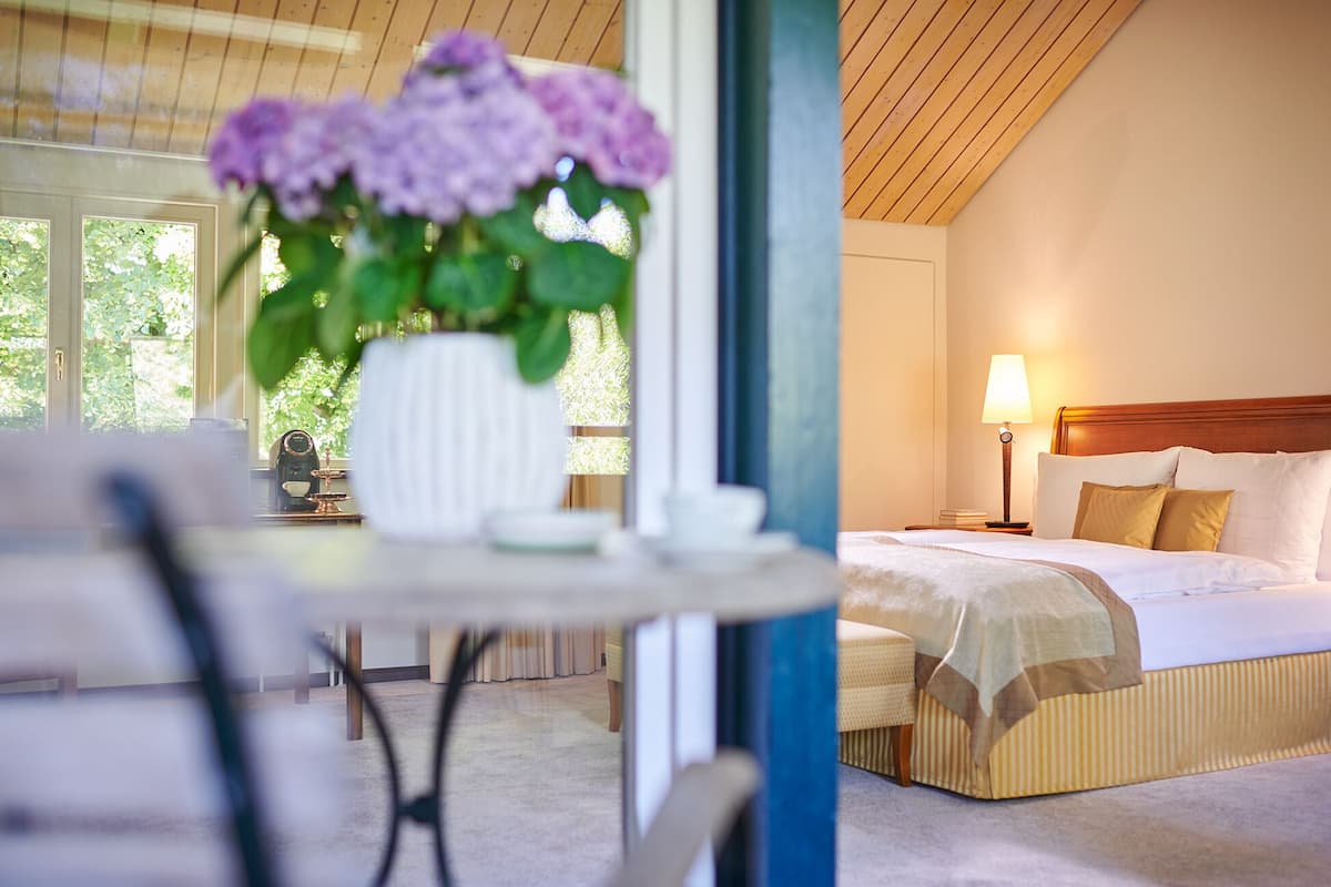 Junior Suite | Desk, laptop workspace, blackout curtains, iron/ironing board