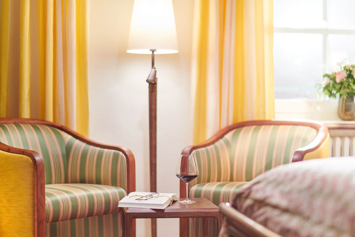 Basic Double Room (Lindenhof) | Living area