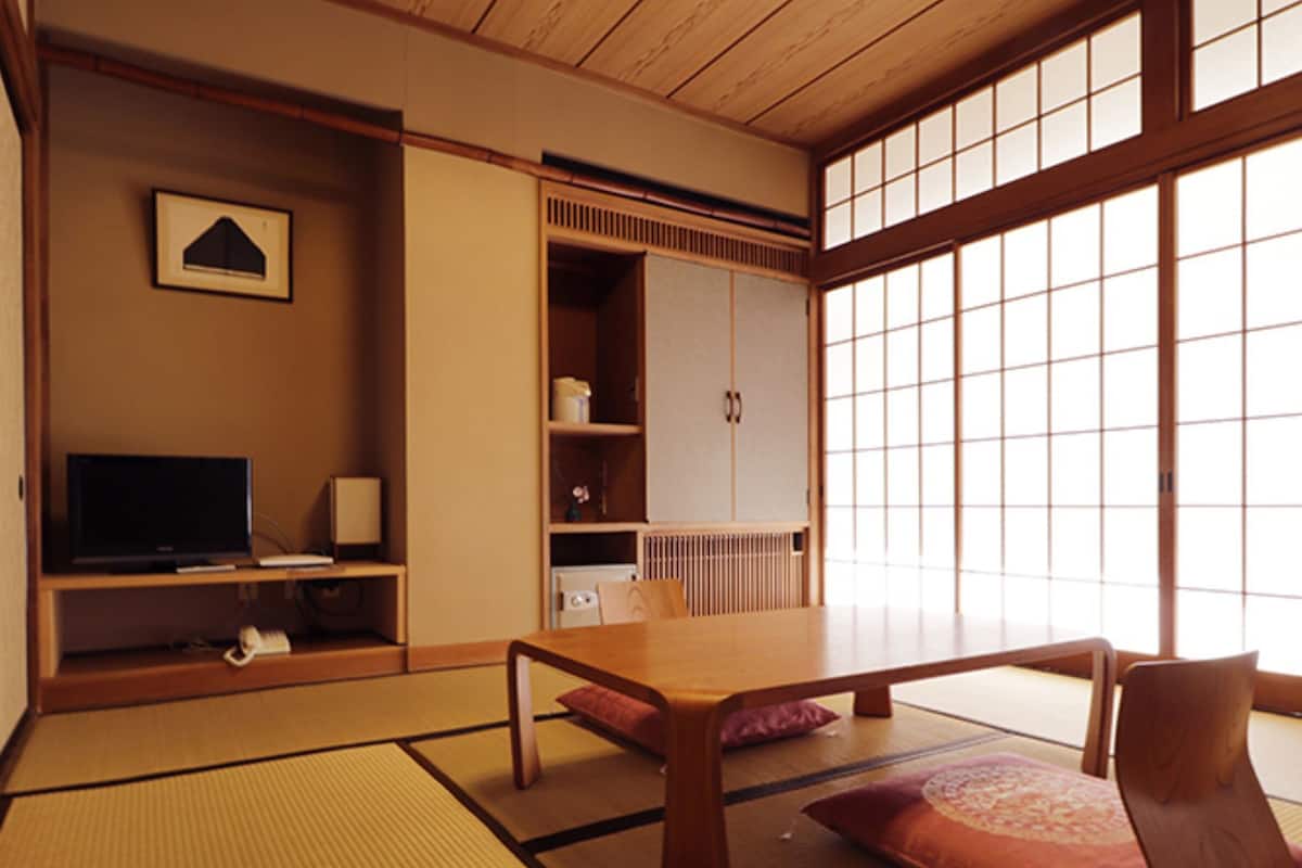 In-room safe, individually decorated, individually furnished, desk