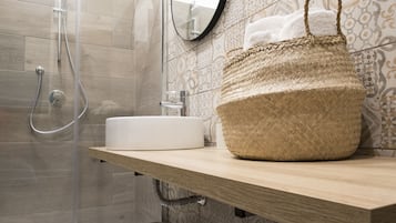 Standard Double Room, 1 Queen Bed | Bathroom shower