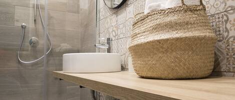 Standard Double Room, 1 Queen Bed | Bathroom shower