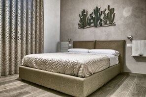 Standard Double Room, 1 Queen Bed | Egyptian cotton sheets, premium bedding, down duvets, memory-foam beds - Dimora Flegrea (Pozzuoli)