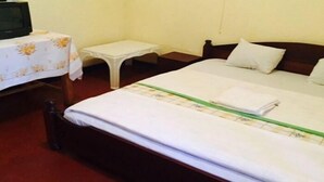 Double Room | Desk, WiFi (free), bed sheets - Town View Guest House (Kigali)