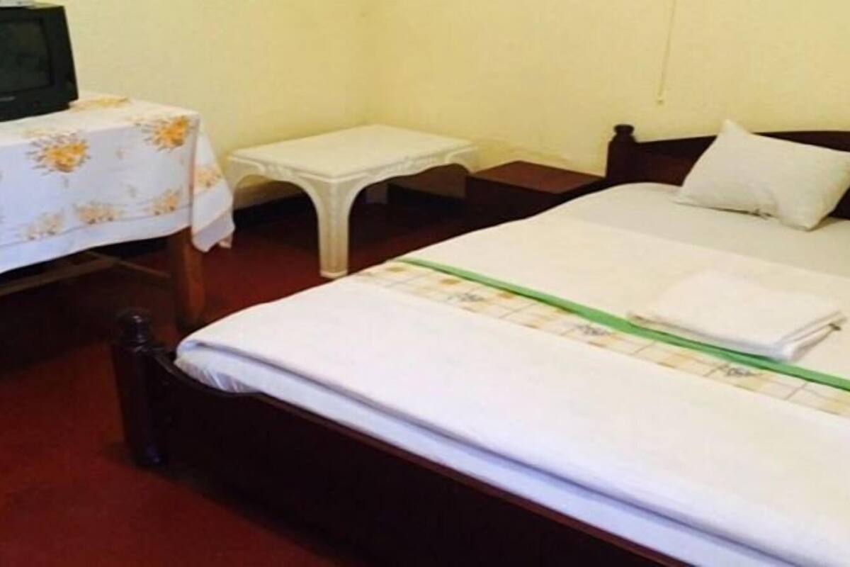 Double Room | Desk, WiFi (free), bed sheets