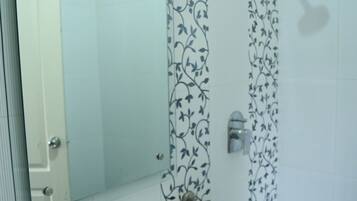 Deluxe Double or Twin Room, 1 Bedroom | Bathroom | Shower, rainfall showerhead, free toiletries, hair dryer