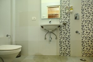 Dusche, Regendusche, kostenlose Toilettenartikel, Haartrockner