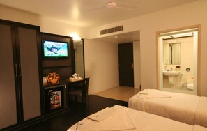 Deluxe Double or Twin Room, Non Smoking, City View | In-room safe, desk, laptop workspace, blackout drapes