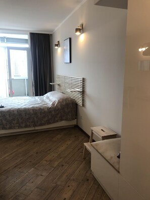 1 slaapkamer, een strijkplank/strijkijzer, wifi, beddengoed