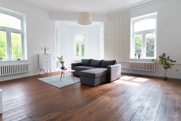 Appartement classique (Turm) | Aire de séjour | Téléviseur ACL