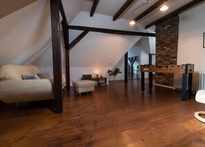 Penthouse Classique (Apartment) | Coin séjour | Télévision LCD