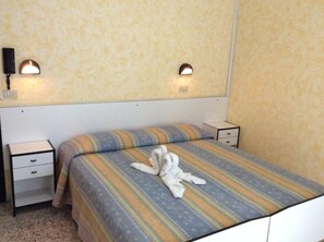 غرفة كلاسيكية مزدوجة أو بسريرين منفصلين - بمنظر للبحر | واي فاي مجانًا وملاءات أسرّة