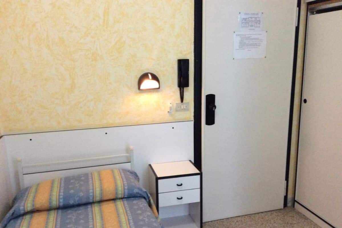 Standard Single Room | WiFi (free), bed sheets
