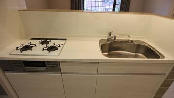 Neighbors 2 | Private kitchenette | Fridge, microwave, stovetop, electric kettle