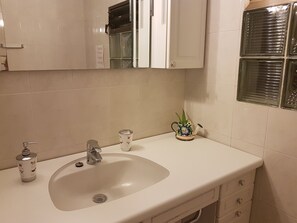 Hair dryer, towels