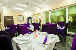Breakfast, lunch, dinner served; local and international cuisine  - Inti's Royal Suite (Abuja)