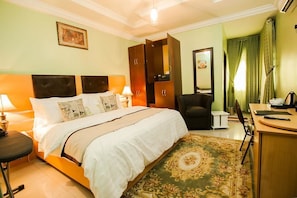 Chambre Luxe | Coffres-forts dans les chambres, bureau