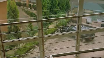 Quarto superior, vista para a cidade | Vista do quarto