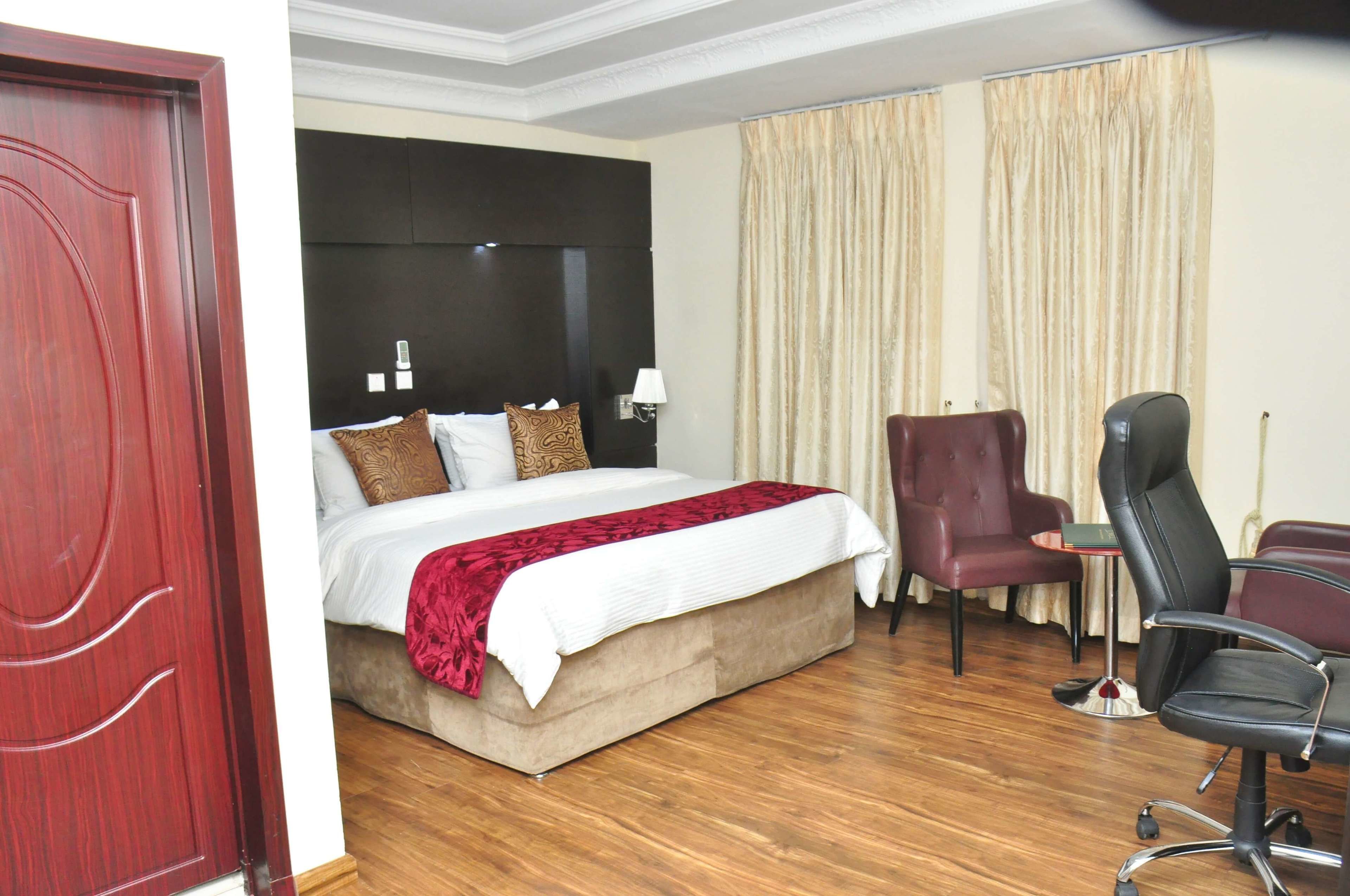 Literie de qualité supérieure, coffres-forts dans les chambres