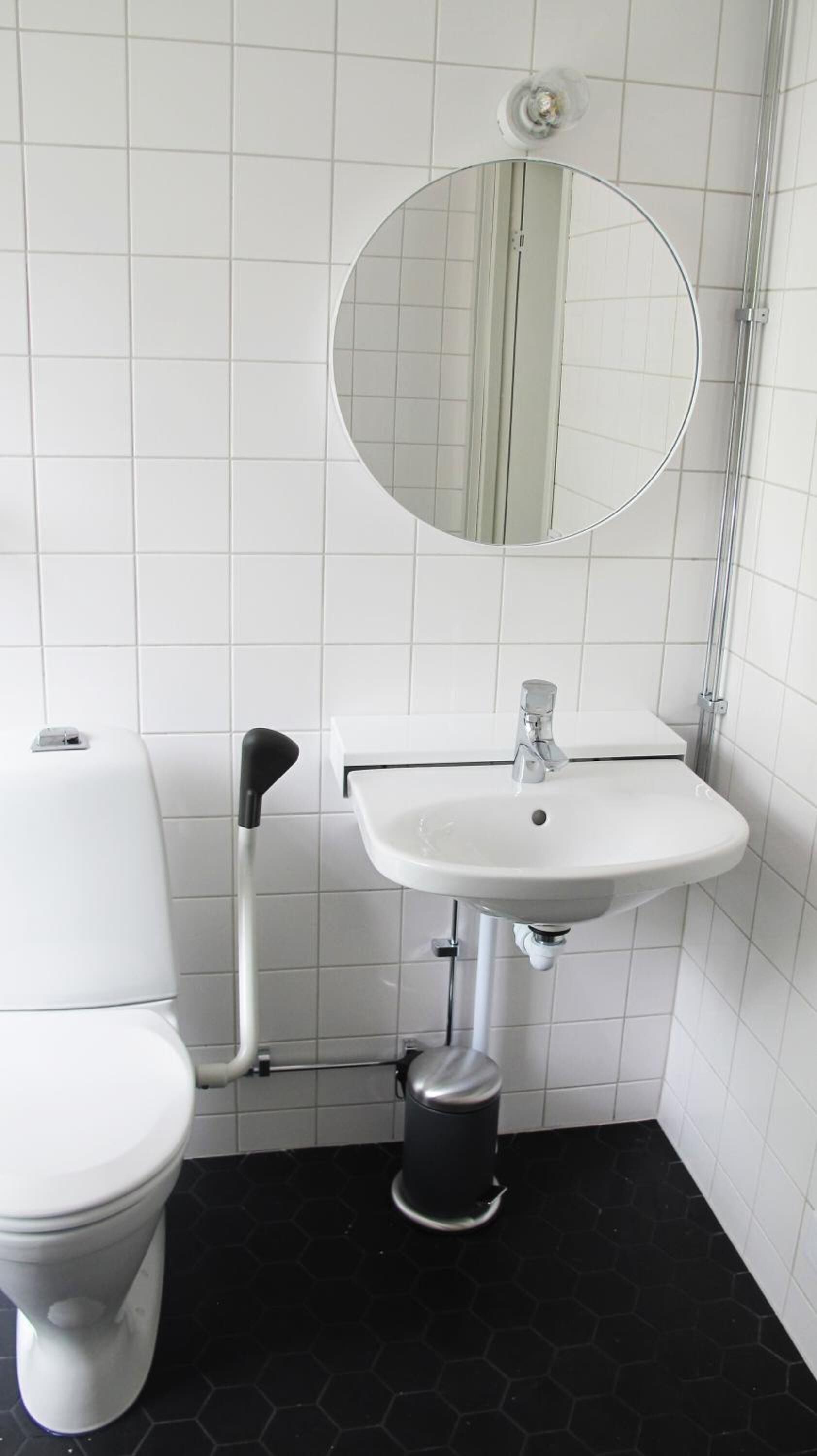 shower, designer toiletries, hair dryer, towels