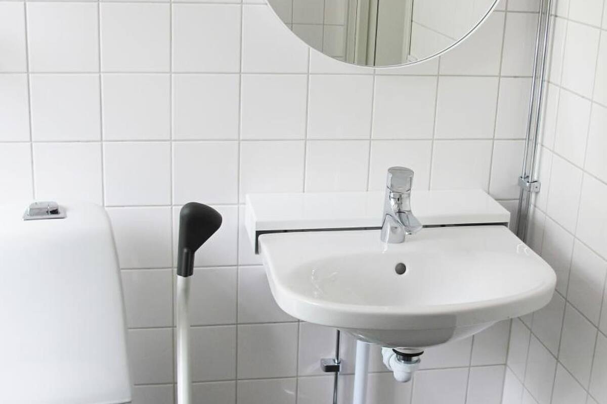 shower, designer toiletries, hair dryer, towels