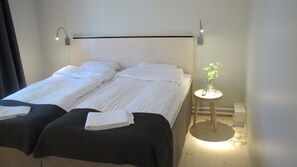 Cortinas blackout, tabla de planchar con plancha y cunas gratuitas 