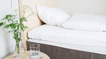 Mörkläggningsgardiner, strykjärn/strykbräda och gratis barnsängar