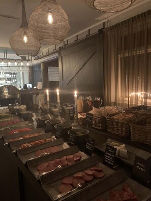 Petit déjeuner buffet