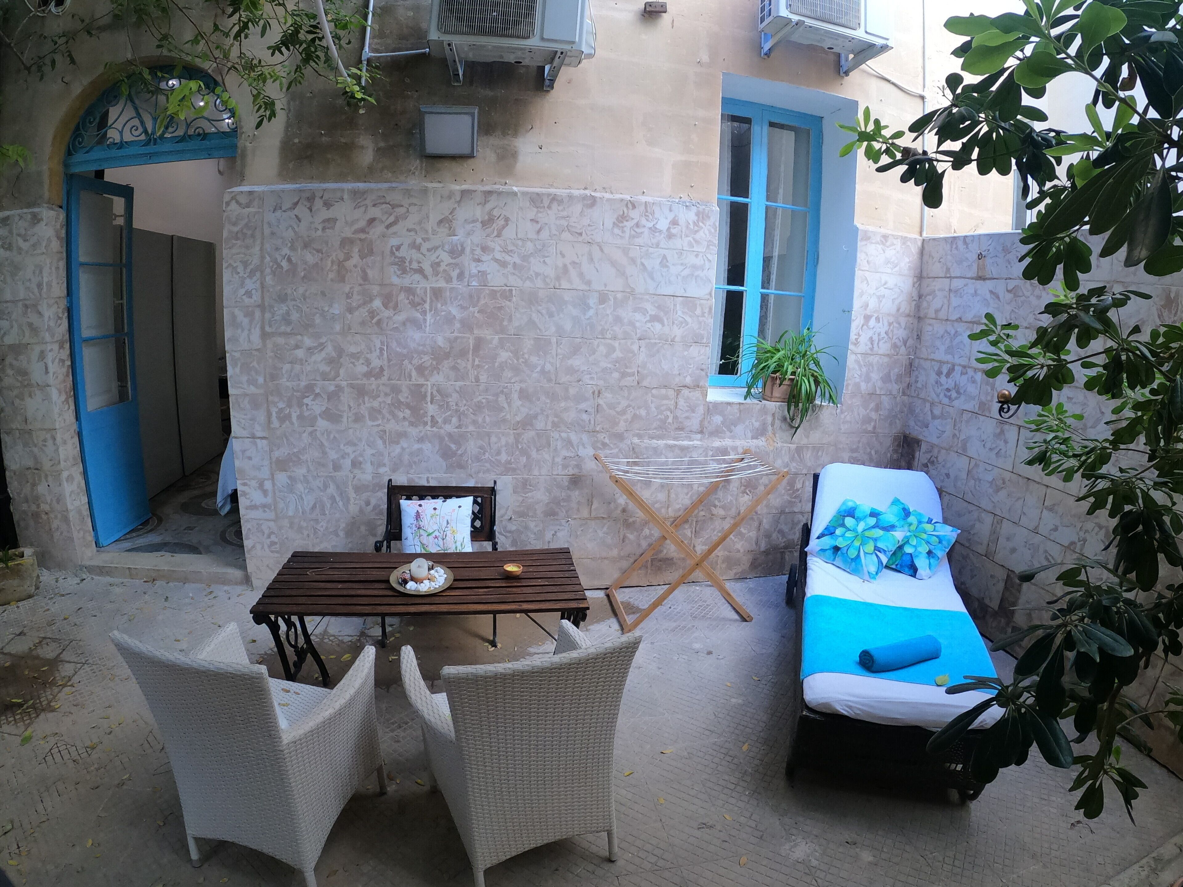 Foto - The Maltese Sun