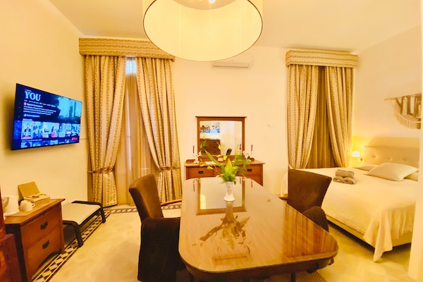 Habitación ejecutiva | Ropa de cama de alta calidad y decoración personalizada