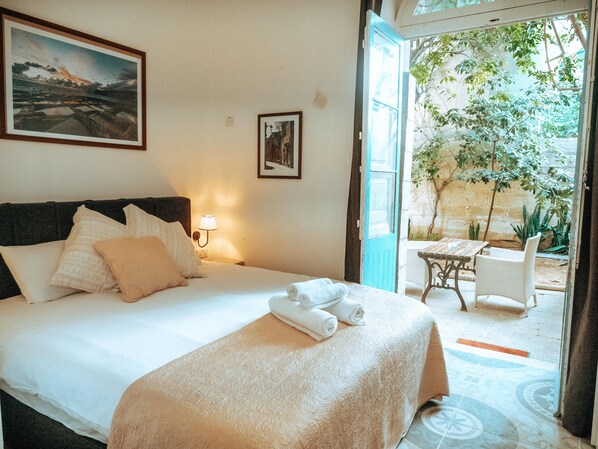 Chambre Double, patio