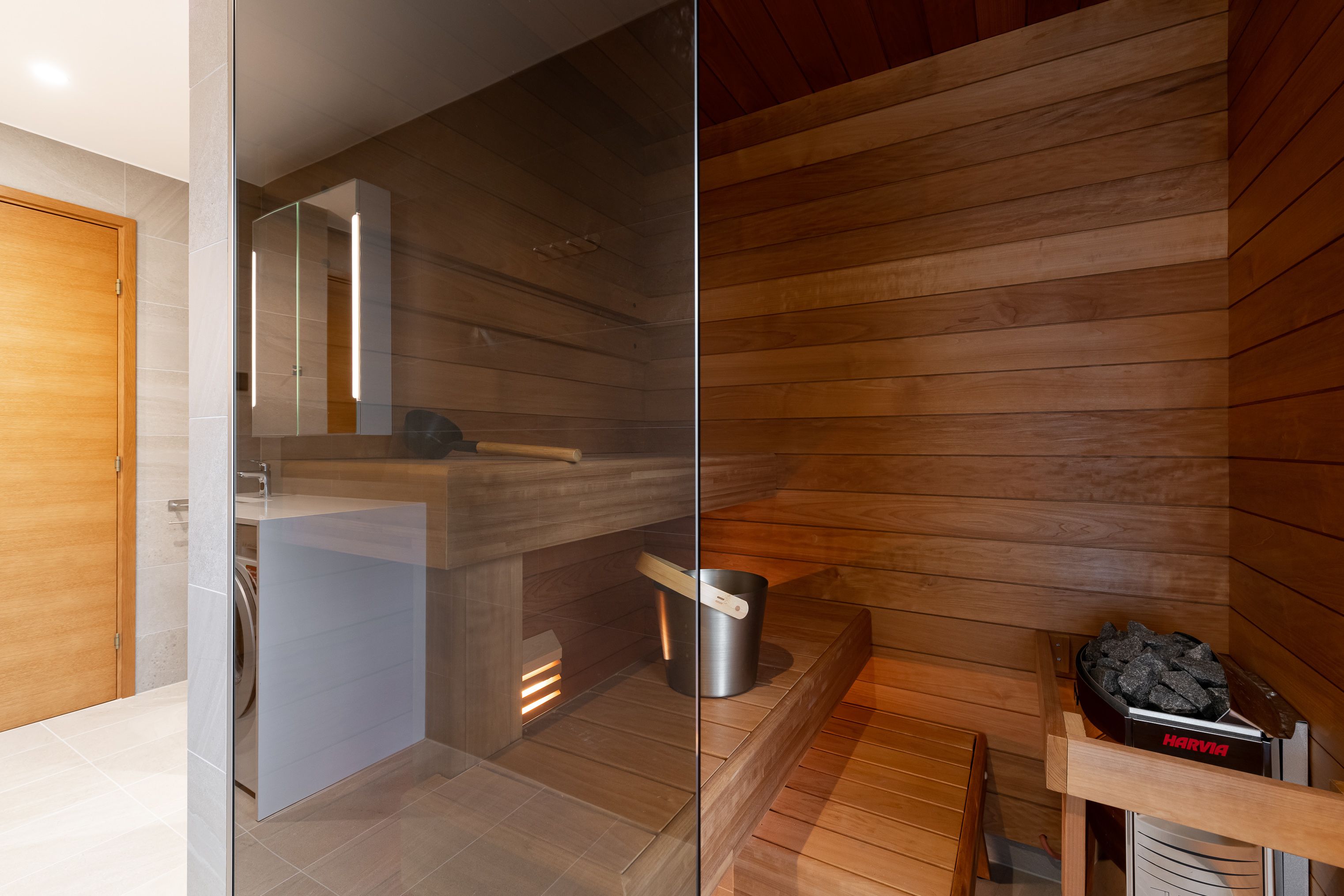 Buồng tắm vòi sen, máy sấy tóc, khăn tắm 