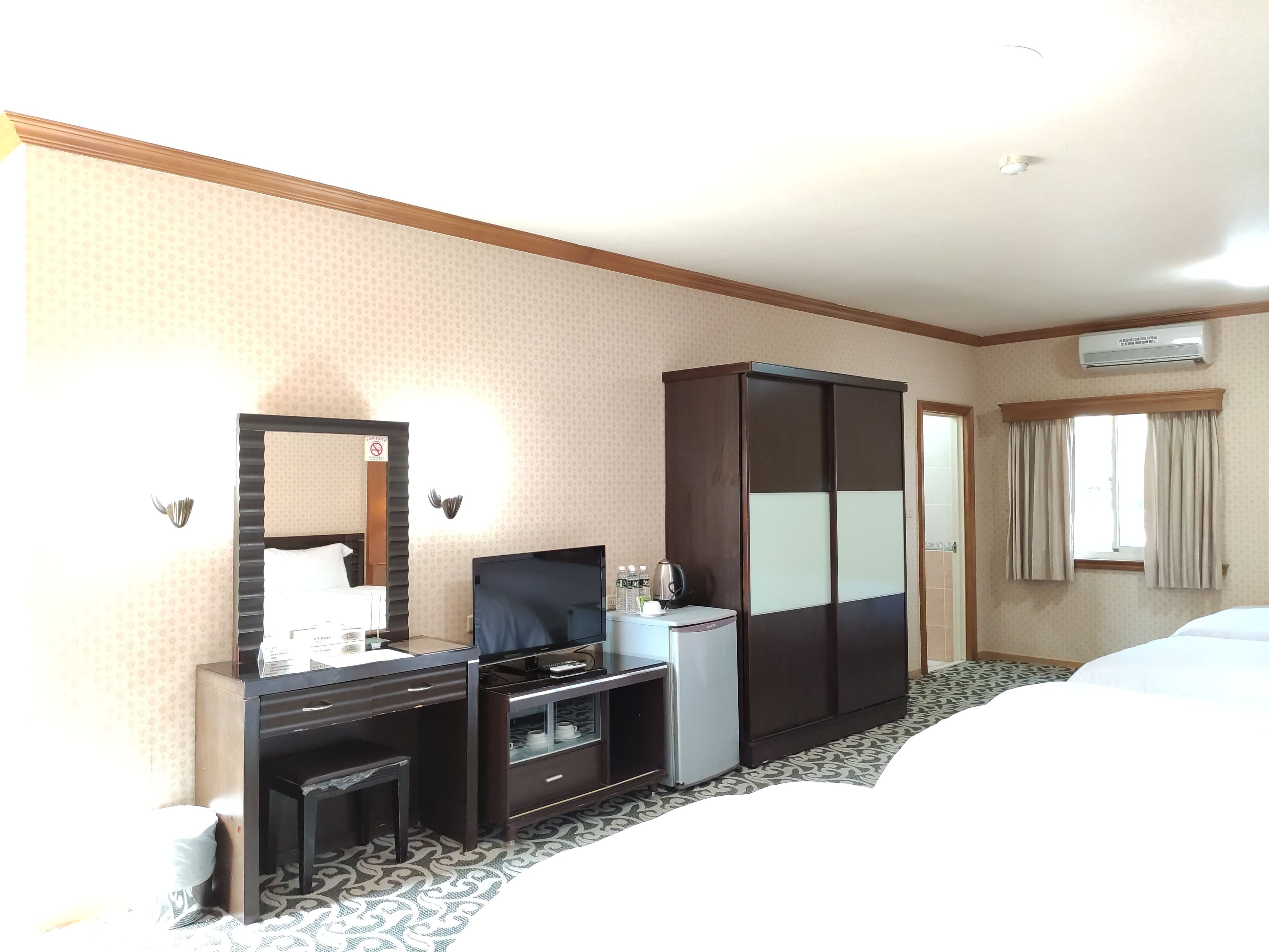 deluxe quadruple room | desk, blackout curtains, free wifi, bed sheets