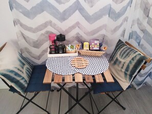 Studio | In-room dining