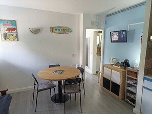Superior kamer | Individueel gedecoreerd, een strijkplank/strijkijzer, gratis wifi