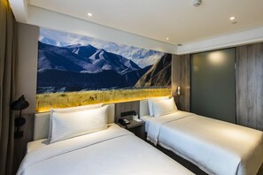 Habitación estándar doble, varias camas | Ropa de cama de alta calidad y edredones de plumas