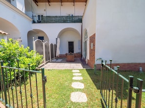 Standard Apartment, 2 Bedrooms, Ground Floor (Leucosia) | Garden view - Antica Residenza la Vela (Meta)
