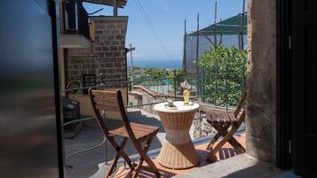 Standard-Apartment, 2 Schlafzimmer, Erdgeschoss (Leucosia) | Wohnbereich