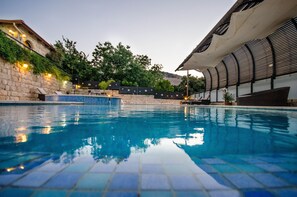 Indoor pool, pool umbrellas - Renaissance Estate (Rosh Pinna)