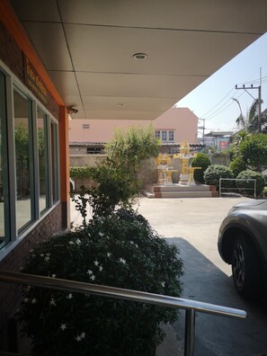 Property grounds - Sab Suwarn Mansion (Suphan Buri)