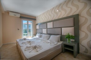 Skrivebord, skrivebord for bærbar PC og strykejern/-brett