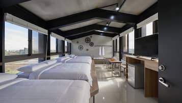 Family Room | Minibar, desk, soundproofing, free WiFi