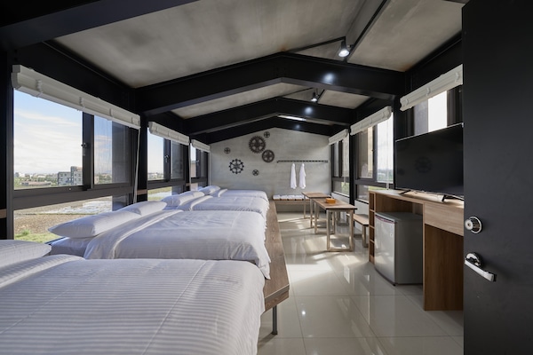 Habitación familiar | Minibar, escritorio, insonorización y wifi gratis