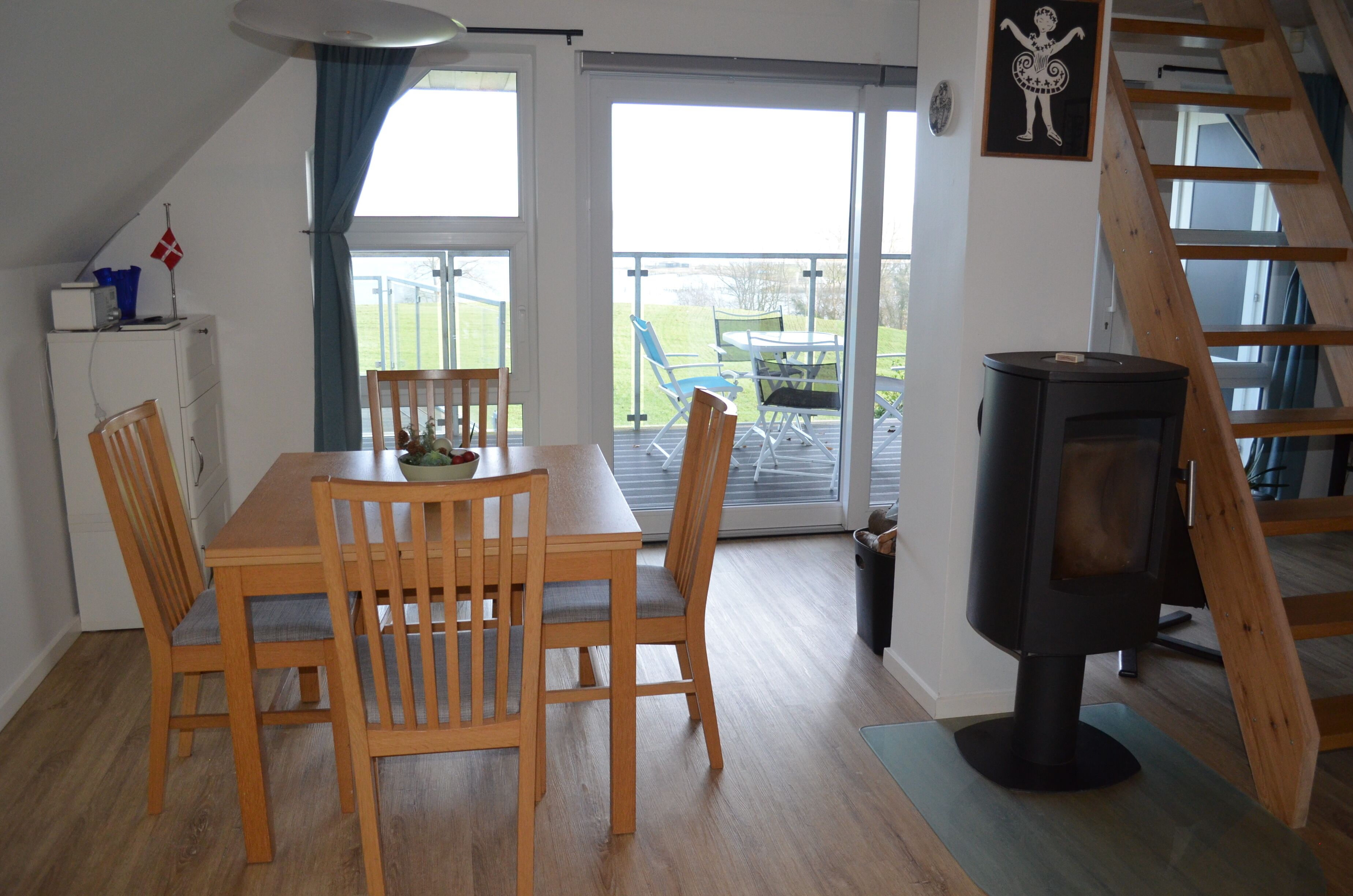 traditional studio (hemsen) | in-room dining