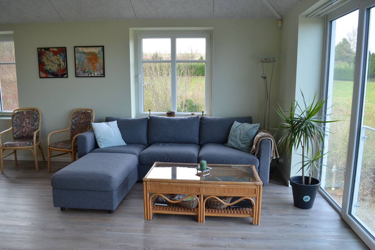 Studio (Hyggen) | Living area | LCD TV, toys, heated floors